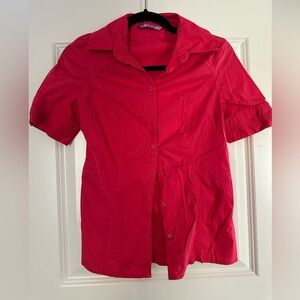 Short sleeved collared woman’s top